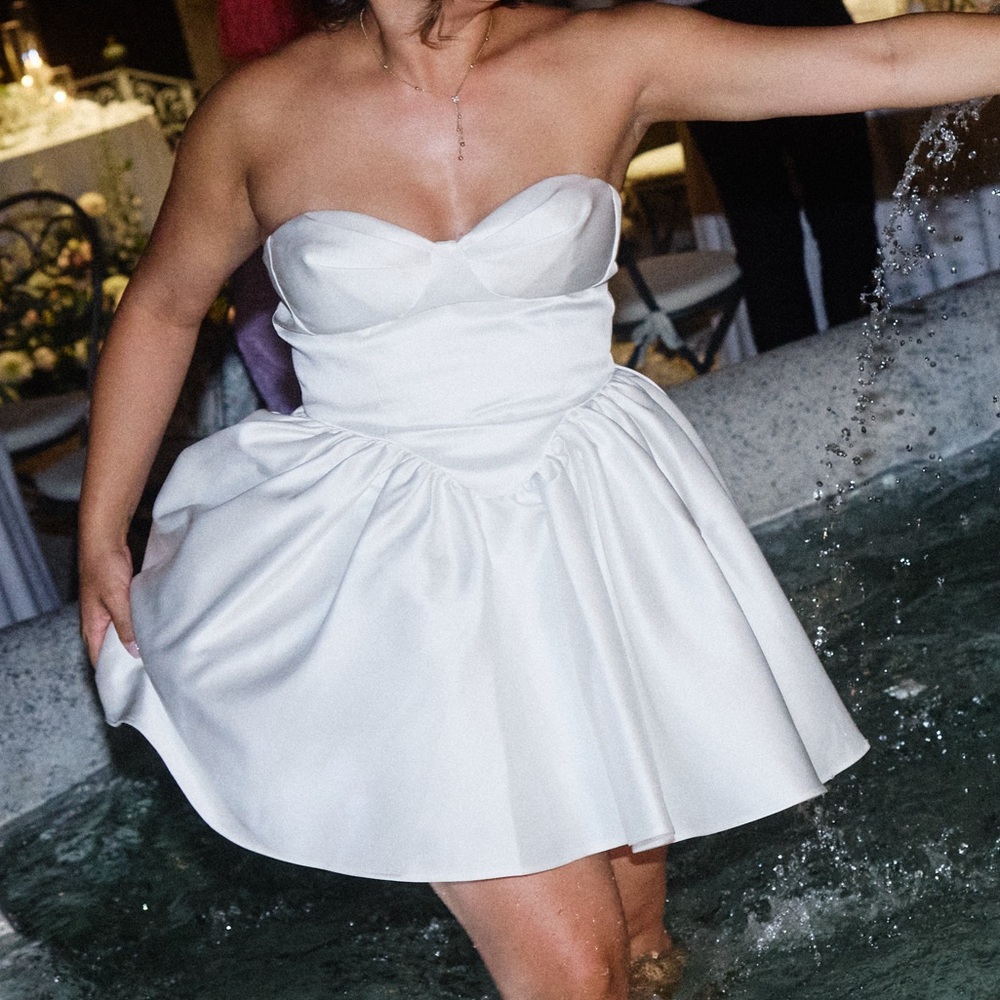 Meshki Elegant White Strapless Dress